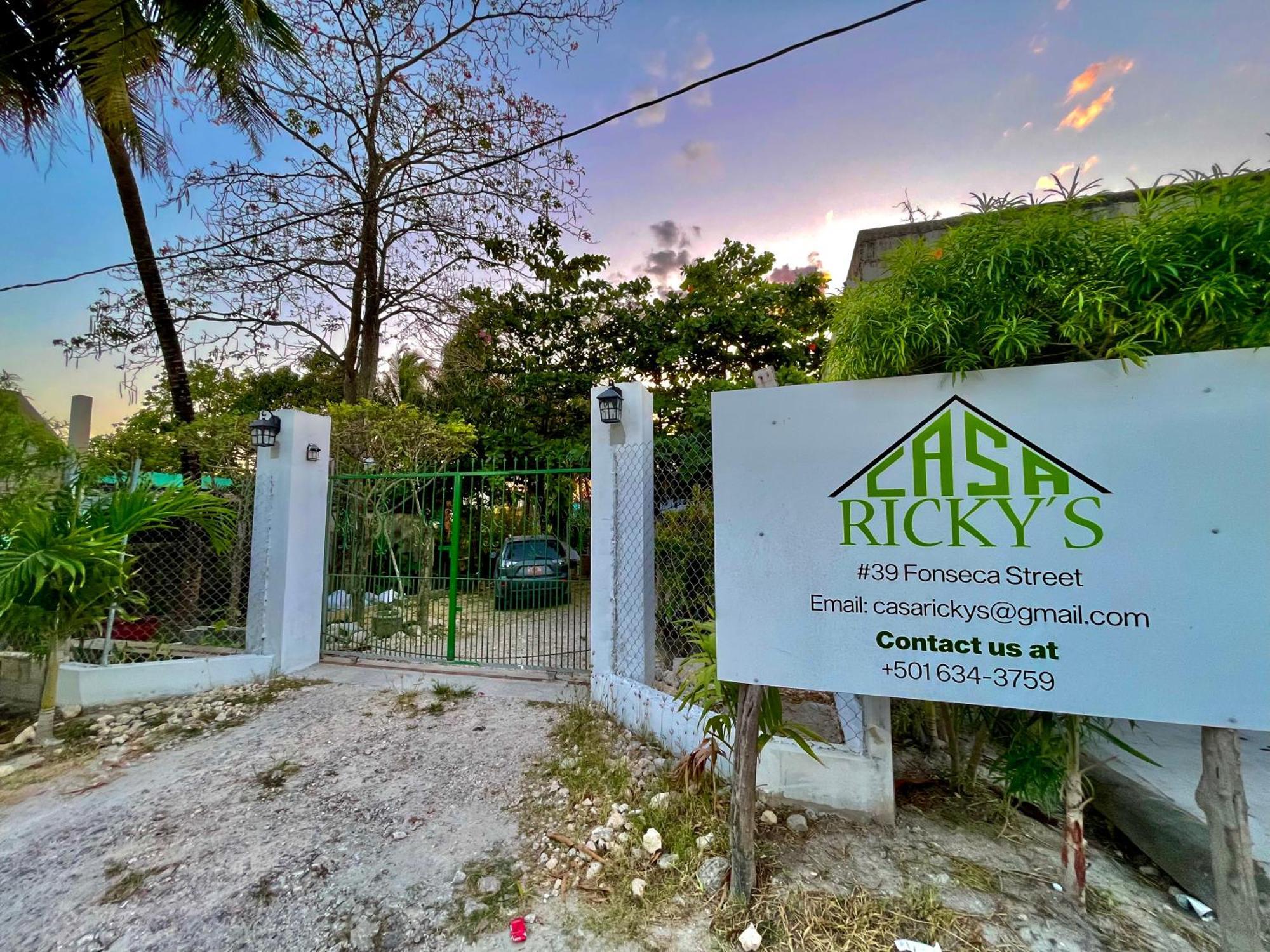 Casa Ricky'S Hostel Orange Walk Town Exterior photo