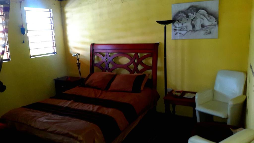 Casa Ricky'S Hostel Orange Walk Town Exterior photo