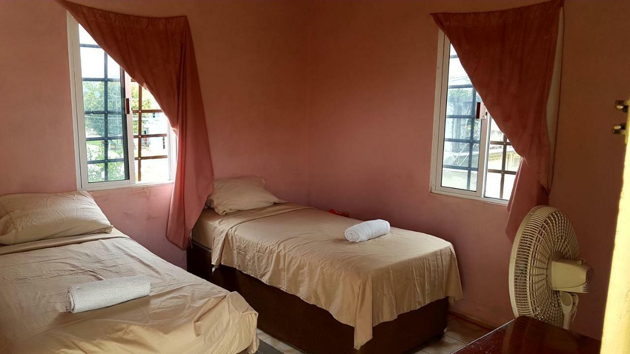 Casa Ricky'S Hostel Orange Walk Town Exterior photo