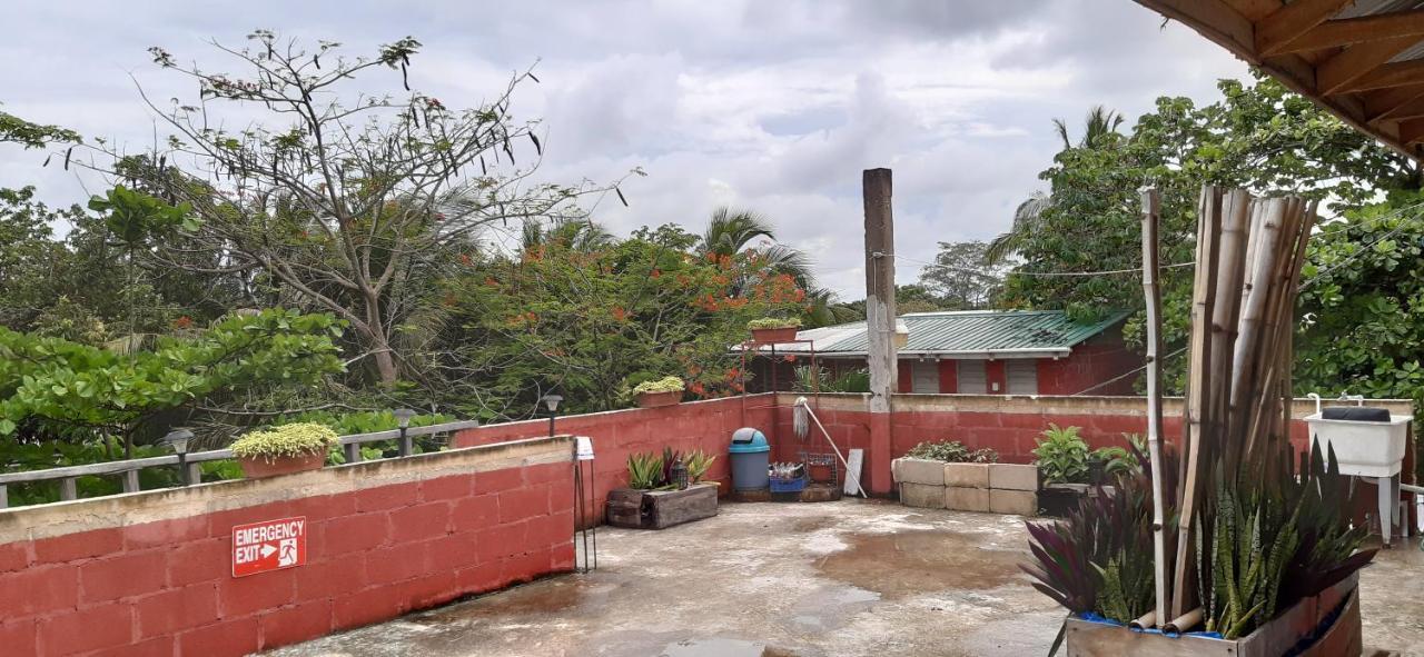 Casa Ricky'S Hostel Orange Walk Town Exterior photo